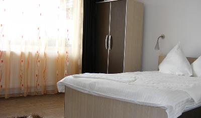 Pensiunea Danubia, Eselnita, judetul Mehedinti