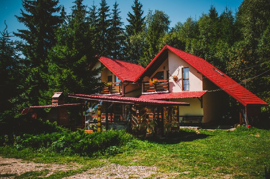 La Doi Bivoli, Comanesti, judetul Bacau