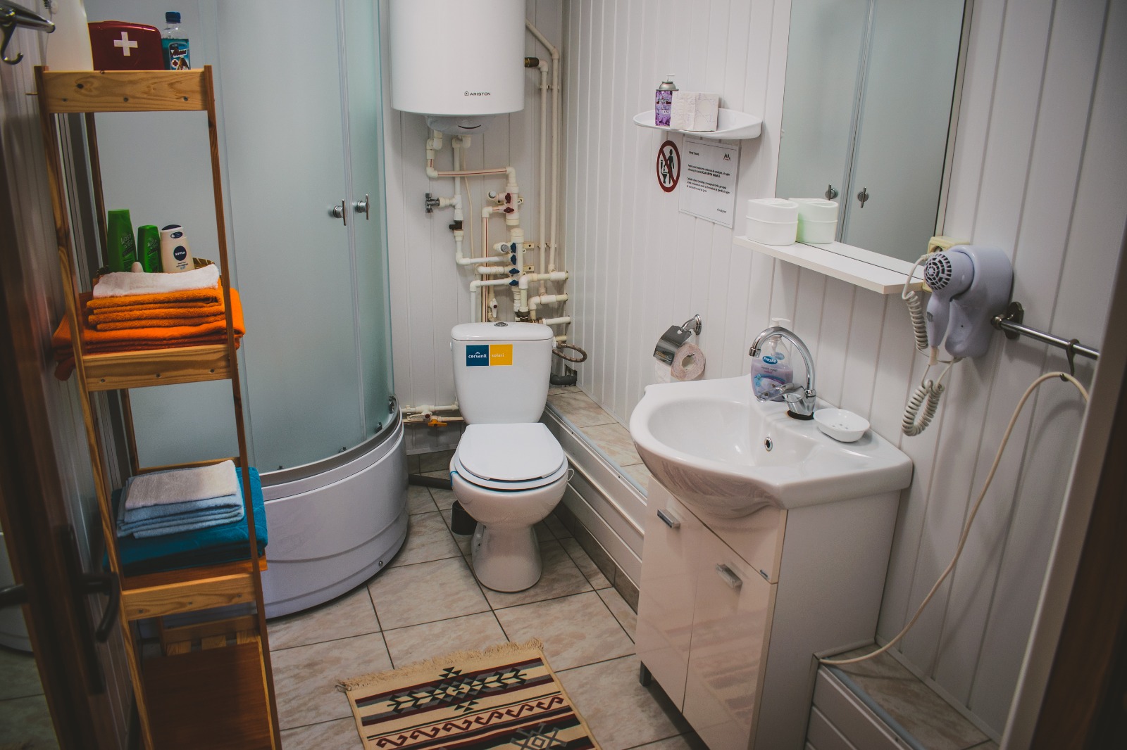 La Doi Bivoli, Comanesti, judetul Bacau